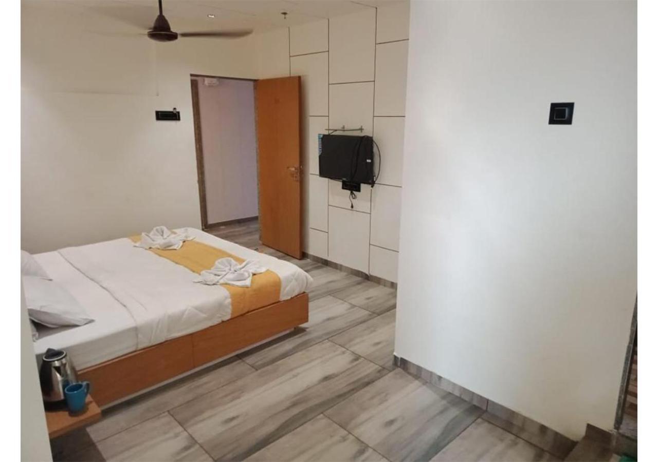 Shree Murlidhar Guest House สุรัต ภายนอก รูปภาพ