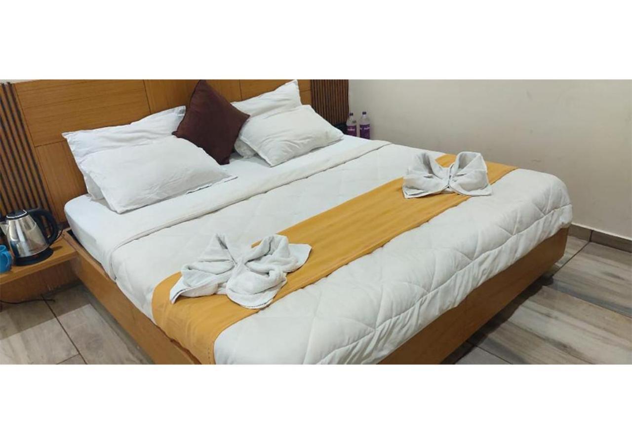 Shree Murlidhar Guest House สุรัต ภายนอก รูปภาพ