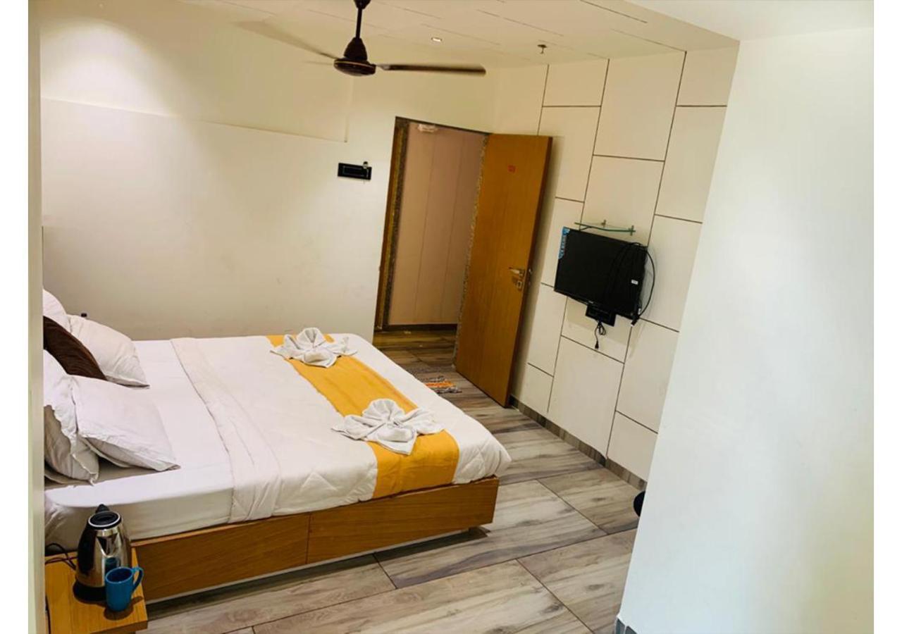 Shree Murlidhar Guest House สุรัต ภายนอก รูปภาพ
