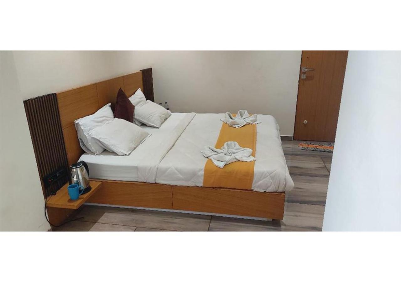 Shree Murlidhar Guest House สุรัต ภายนอก รูปภาพ