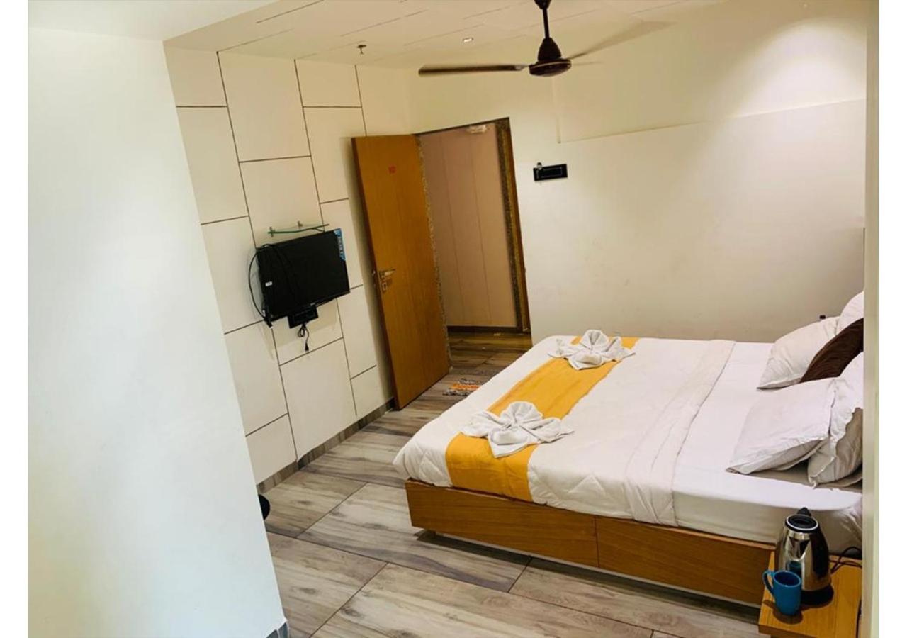 Shree Murlidhar Guest House สุรัต ภายนอก รูปภาพ